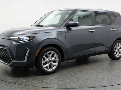 Used 2025 Kia Soul LX w/ LX Technology Package FWD image 3