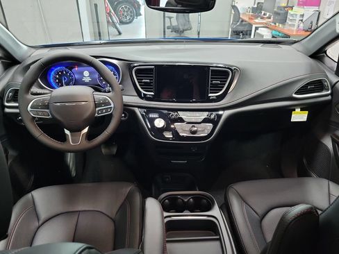 New 2027 Chrysler Pacifica Select AWD/4WD image 20