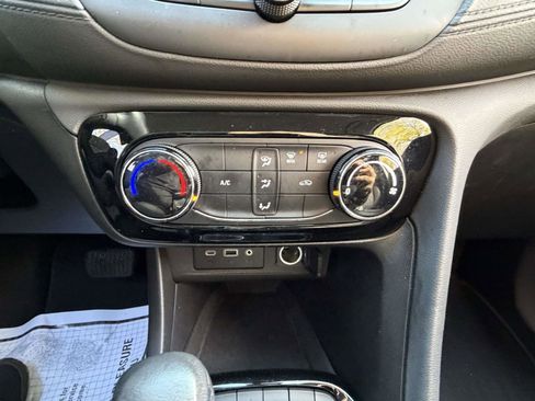 Certified 2023 Buick Encore GX Preferred FWD image 22
