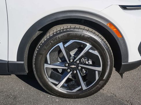 New 2026 Chevrolet Equinox EV LT image 9