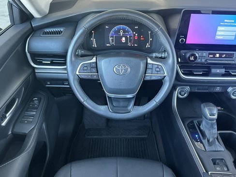Certified 2026 Toyota Grand Highlander FWD image 13