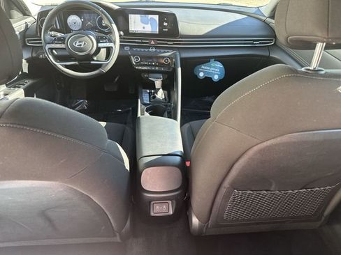 Used 2025 Hyundai Elantra SEL FWD image 23