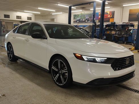 Used 2023 Honda Accord Sport image 4