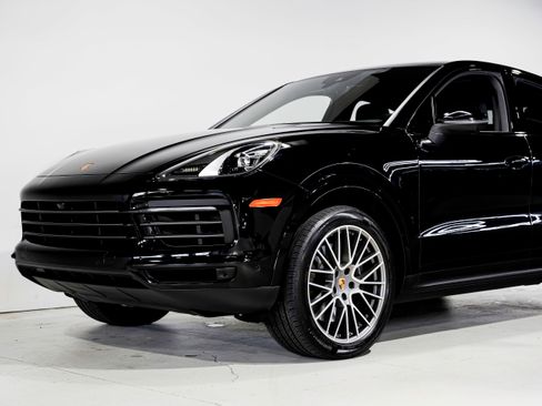 Used 2023 Porsche Cayenne Platinum Edition image 38