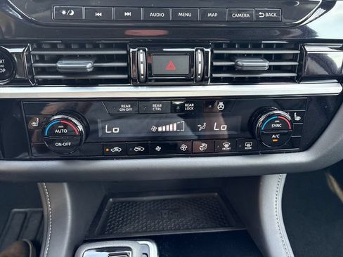 Certified 2025 Nissan Pathfinder SL AWD/4WD image 18