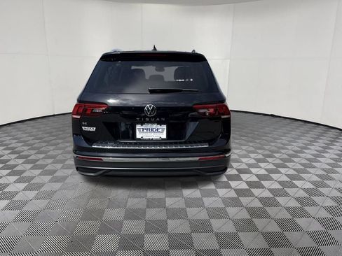 Used 2023 Volkswagen Tiguan SE w/ Panoramic Sunroof Package FWD image 6