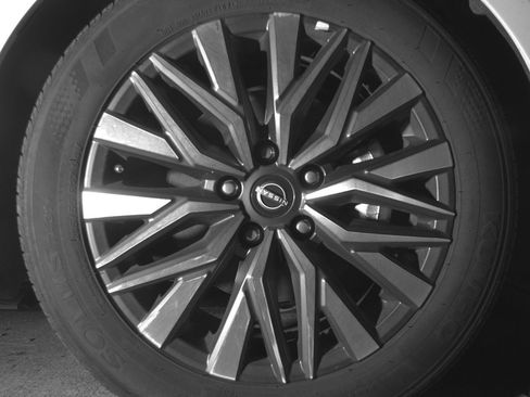 Used 2025 Nissan Altima 2.5 SV FWD image 13