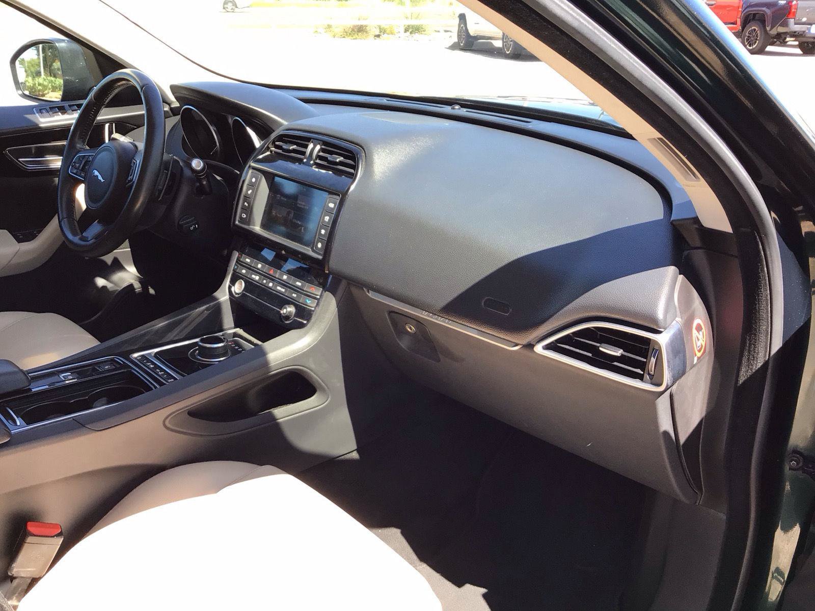 Used 2018 Jaguar F-PACE Premium AWD/4WD image 17
