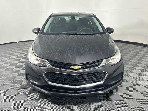 Used 2017 Chevrolet Cruze LT w/ Convenience Package FWD image 2