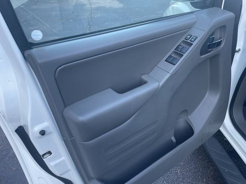 Used 2019 Nissan Frontier SL image 10