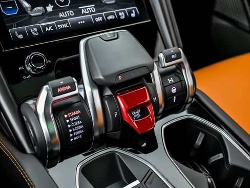 Used 2022 Lamborghini Urus AWD/4WD image 39