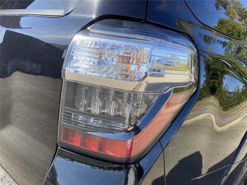 Used 2024 Toyota 4Runner TRD Off-Road Premium image 11