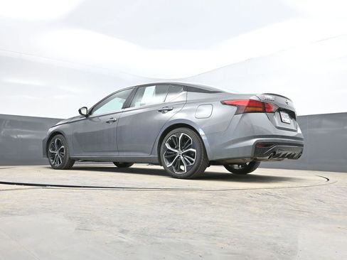 Used 2025 Nissan Altima 2.5 SR FWD image 34