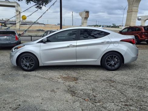 Used 2014 Hyundai Elantra SE w/ Option Group 02 FWD image 4