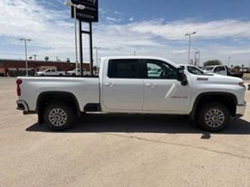 Used 2023 Chevrolet Silverado 2500 LT w/ Convenience Package AWD/4WD image 2