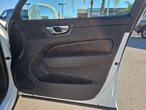 Used 2021 Volvo XC60 T5 Momentum w/ Premium Package image 34