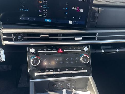 Used 2025 Hyundai Santa Fe SEL FWD image 7