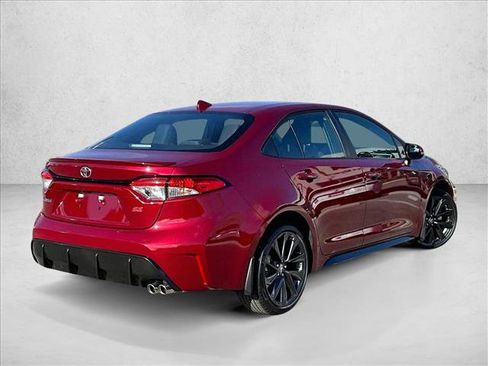 Used 2025 Toyota Corolla SE image 2