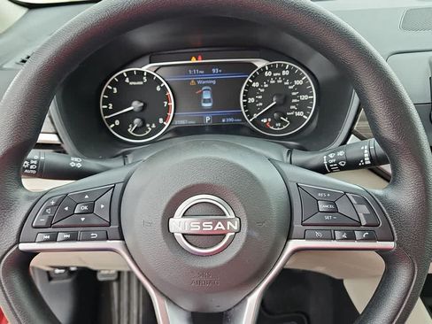 Used 2025 Nissan Altima 2.5 SV FWD image 25