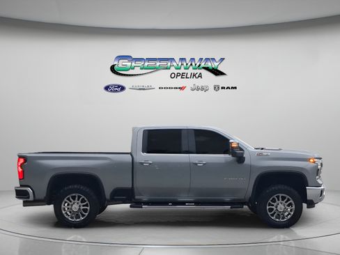Used 2024 Chevrolet Silverado 2500 LTZ w/ LTZ Premium Package AWD/4WD image 8