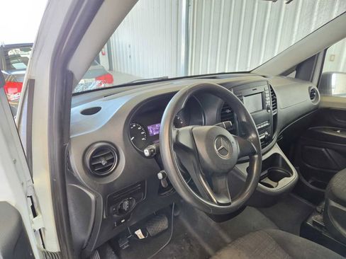 Used 2020 Mercedes-Benz Metris image 5