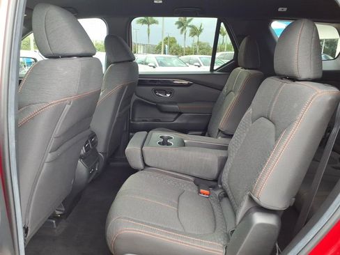 Used 2025 Honda Pilot Sport image 8