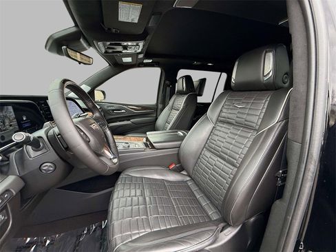 Used 2022 Cadillac Escalade ESV Premium Luxury Platinum image 2