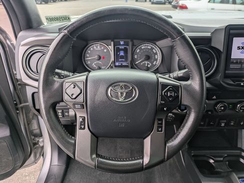 Used 2019 Toyota Tacoma TRD Off-Road AWD/4WD image 18