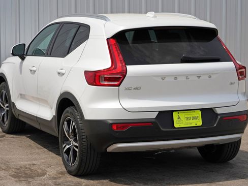 Used 2023 Volvo XC40 B4 Core w/ Convenience Package image 48