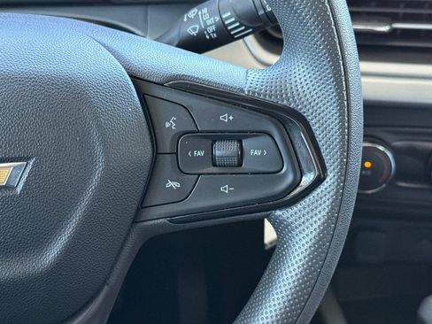 Used 2025 Chevrolet Trax LS FWD image 33