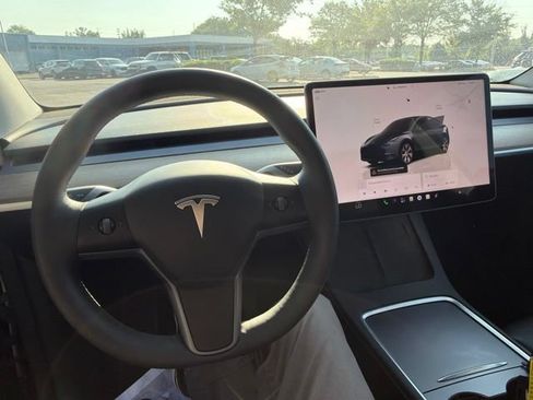 Used 2024 Tesla Model Y Long Range AWD/4WD image 15