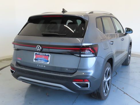 New 2026 Volkswagen Taos SEL AWD/4WD image 4