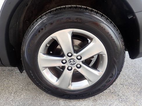 Used 2015 Toyota RAV4 XLE AWD/4WD image 35