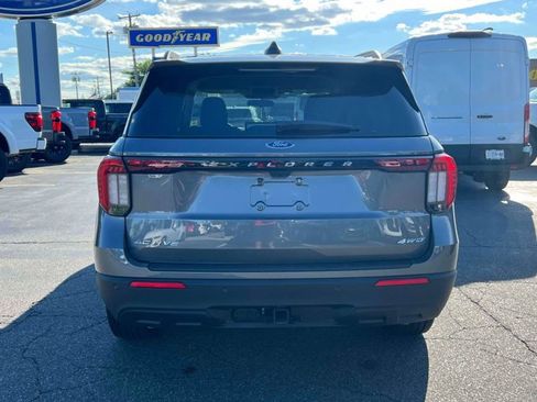 Used 2026 Ford Explorer Active AWD/4WD image 7