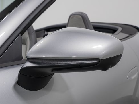 Used 2025 Porsche 911 Carrera RWD image 33