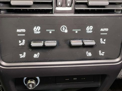 Used 2024 Porsche Cayenne image 26