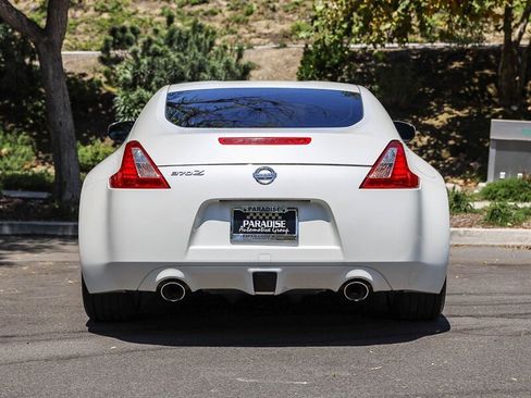 Used 2010 Nissan 370Z Coupe RWD image 4