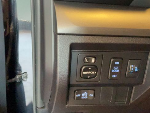 Used 2015 Toyota Tundra SR5 w/ T4 Package AWD/4WD image 23