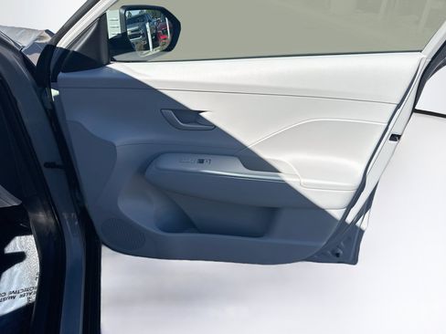Used 2025 Hyundai Kona SEL AWD/4WD image 32