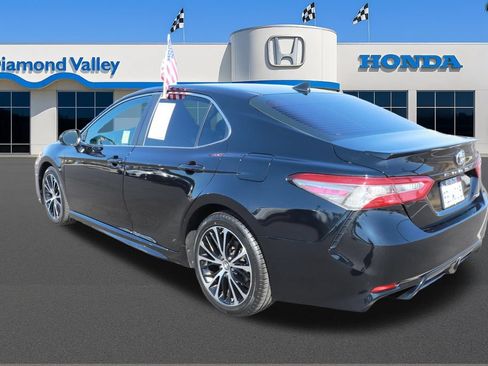 Used 2019 Toyota Camry SE FWD image 4