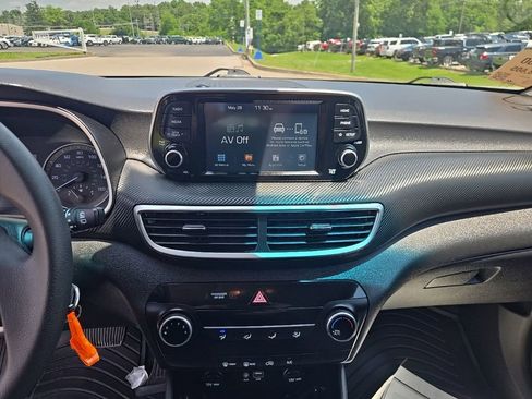 Used 2020 Hyundai Tucson SE w/ Winter Weather Package FWD image 8