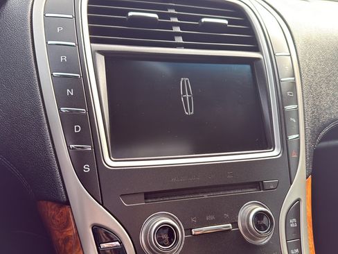 Used 2016 Lincoln MKX Reserve w/ Technology Package AWD/4WD image 25