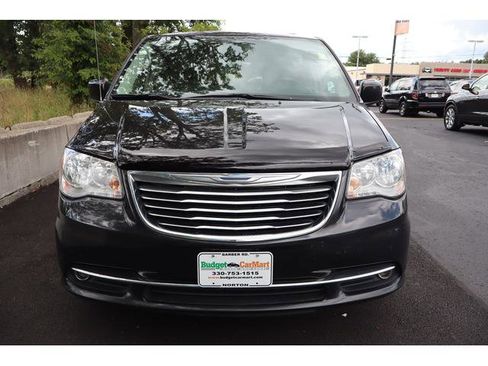 Used 2016 Chrysler Town & Country Touring w/ Driver Convenience Group image 3