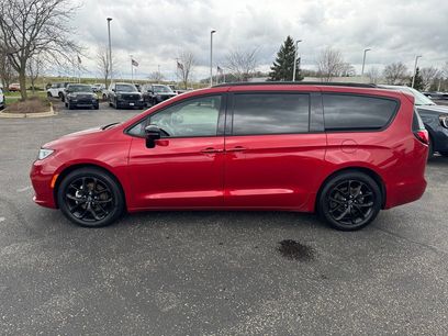 Used 2025 Chrysler Pacifica Limited