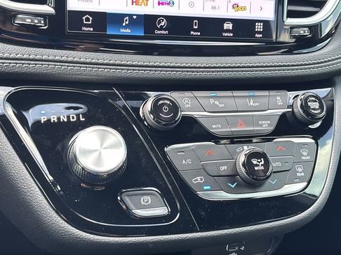 New 2026 Chrysler Pacifica Select FWD image 17