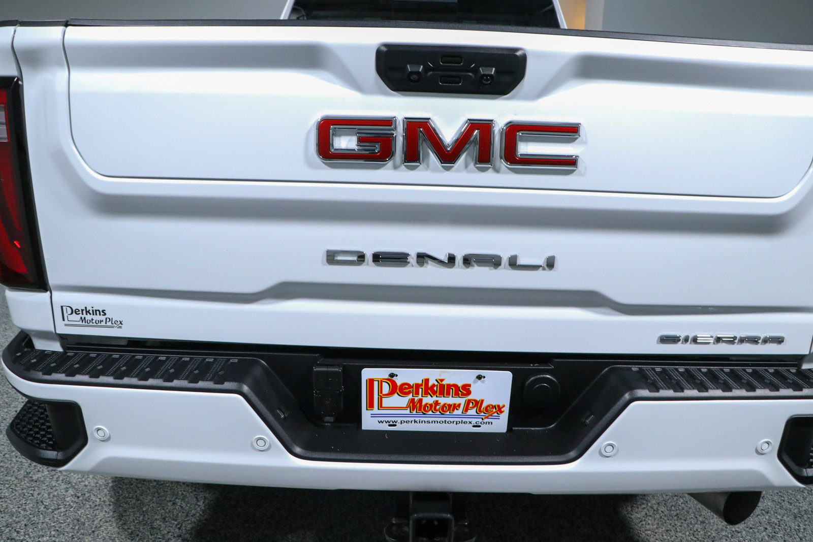 Used 2025 GMC Sierra 3500 Denali AWD/4WD image 8