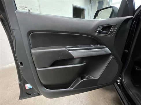 Used 2022 Chevrolet Colorado LT w/ Fleet Safety Package image 10