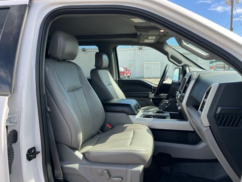 Used 2018 Ford F150 Lariat w/ Equipment Group 502A Luxury AWD/4WD image 31