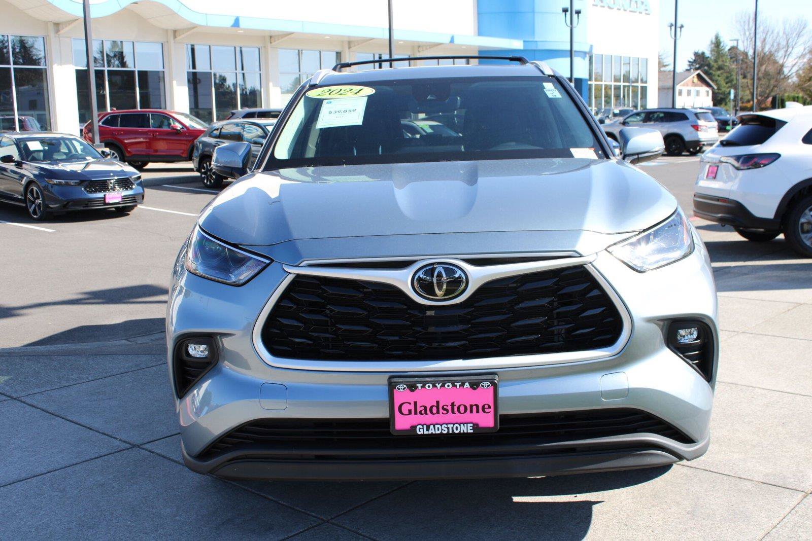 Used 2024 Toyota Highlander XLE AWD/4WD image 8
