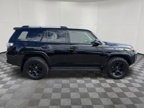 Used 2020 Toyota 4Runner SR5 Premium w/ Moonroof Package AWD/4WD image 8